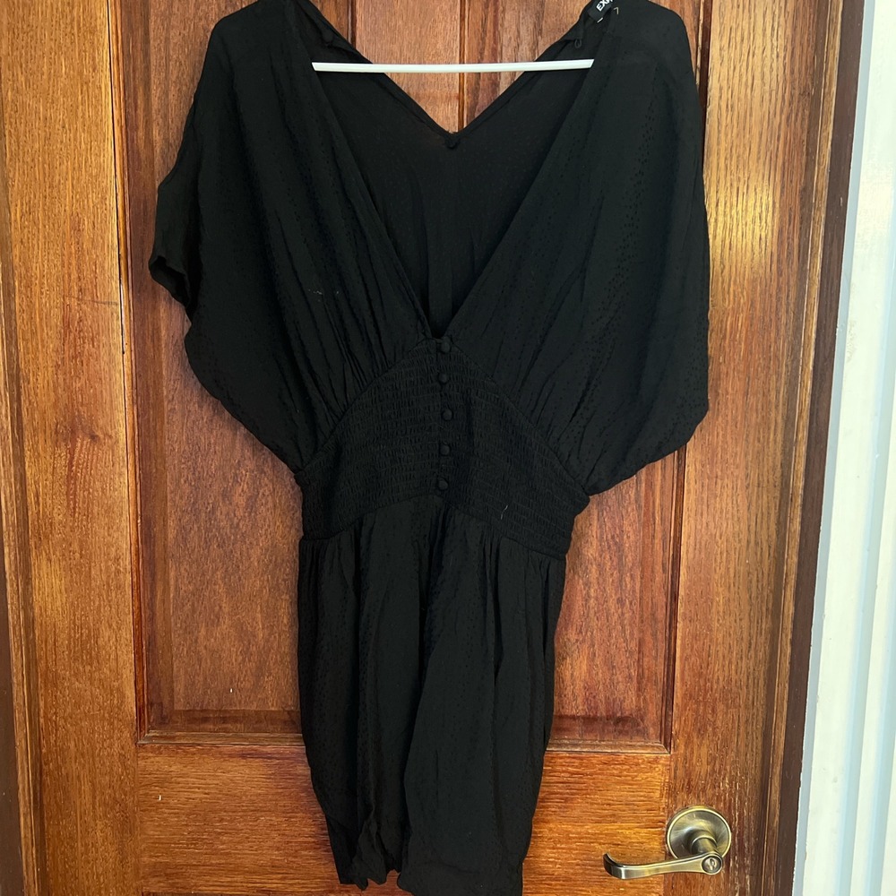 Express Black Swiss Dot Smocked Waist V-Neck Romper Womens Medium Short Sleeve
